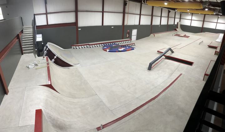 室内滑板公园和 BMX 训练空间